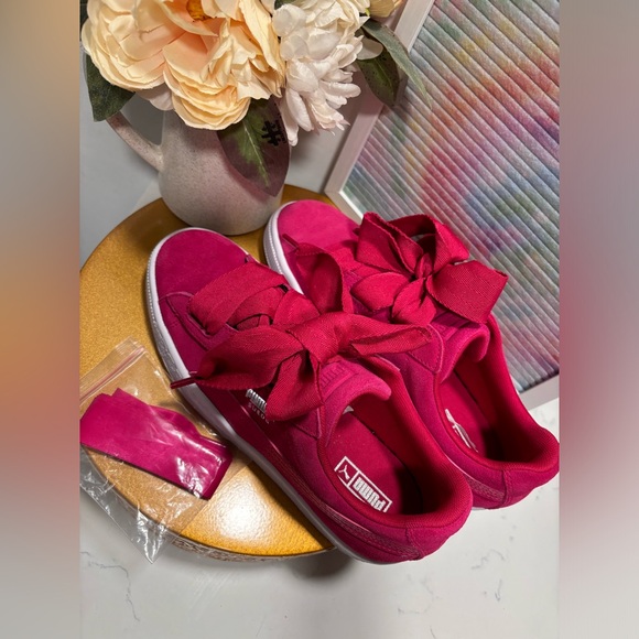 NWOT-Puma Suede Heart sneakers JR- Size 6.5👟 - Picture 12 of 12